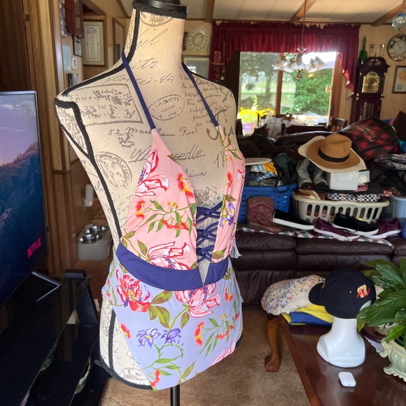 NWT Woman’s The Bikini Lab one pice floral bathing suit - Picture 9 of 16